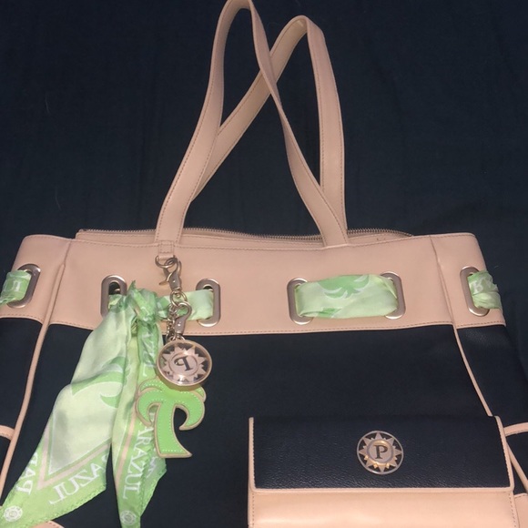 Parazul Purse and Wallet with Accessories - Picture 3 of 5